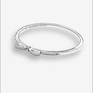 Pandora Sparkling Bow bangle.
